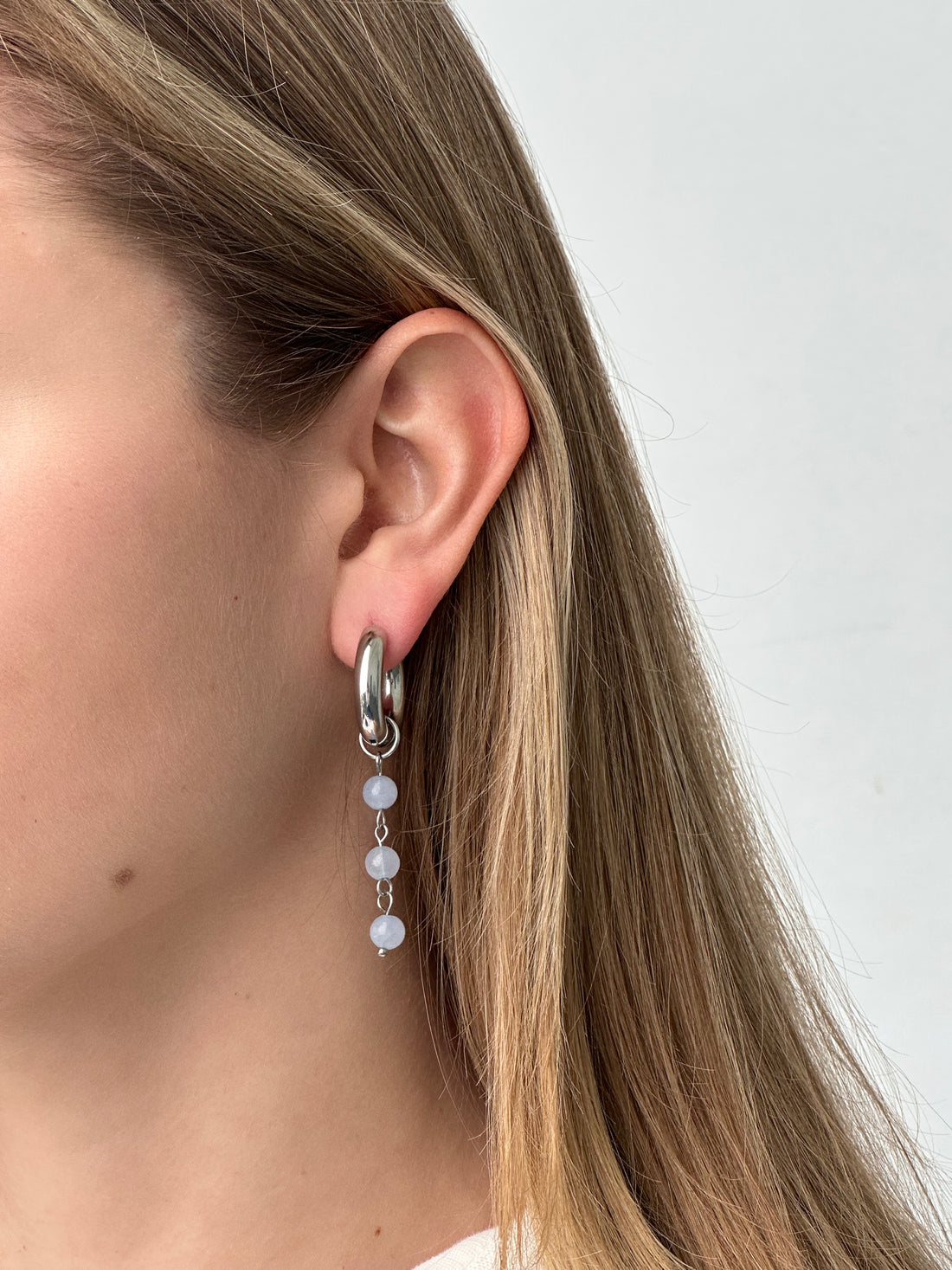 Підвіс "Паличка з намистин блакитного аквамарину"