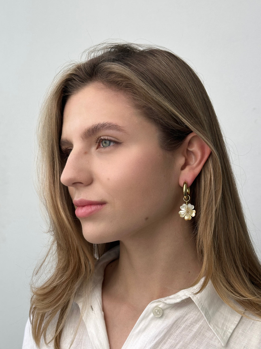 Підвіс "Квітка з перламутру" жовта