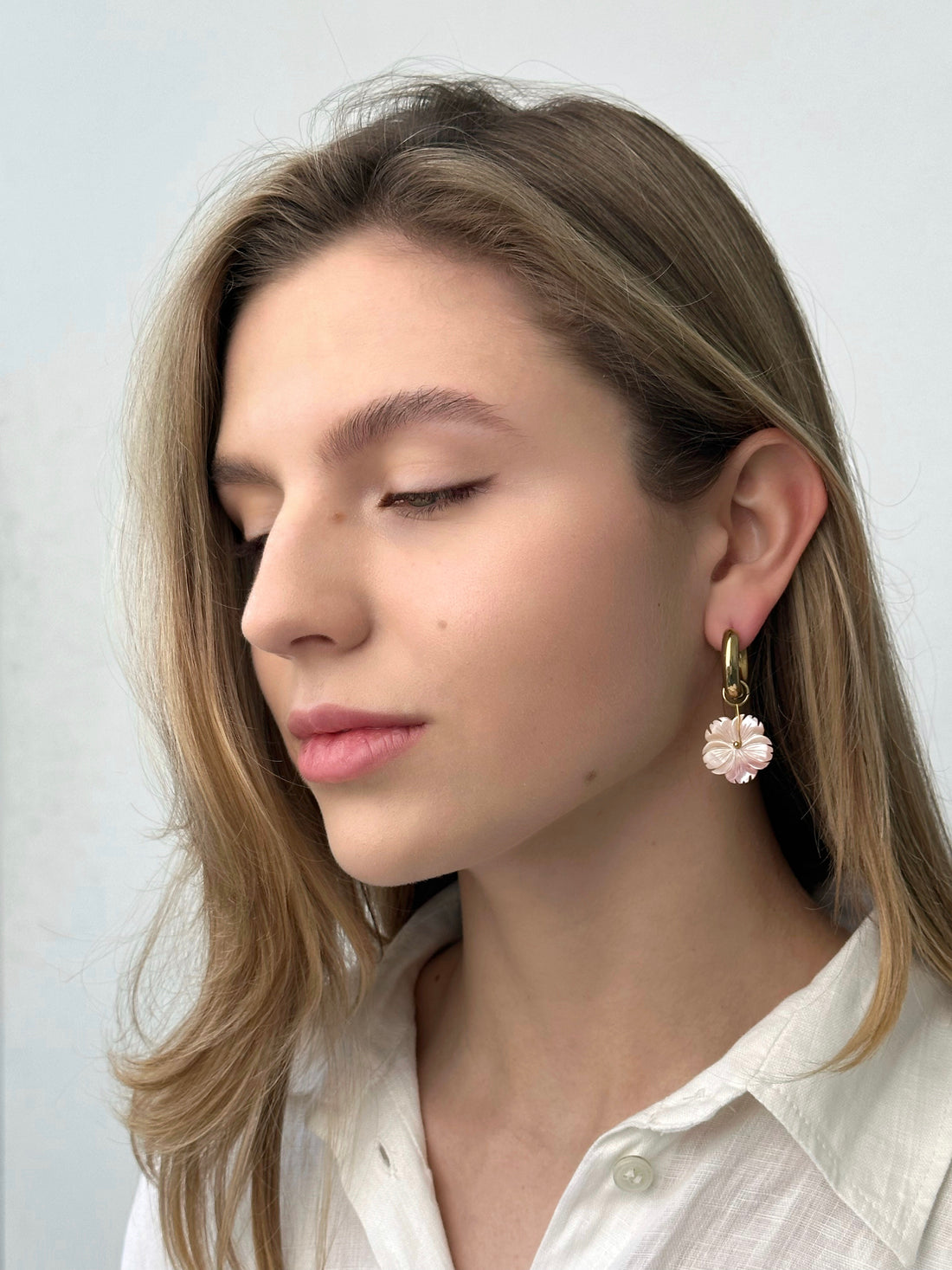 Підвіс "Рожева квітка з перламутру"